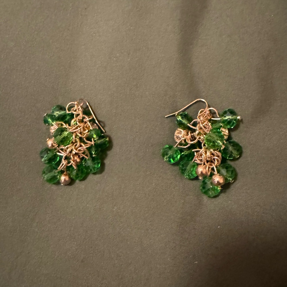 Elegant Green and Gold Statement Necklace - Picture 2 of 3